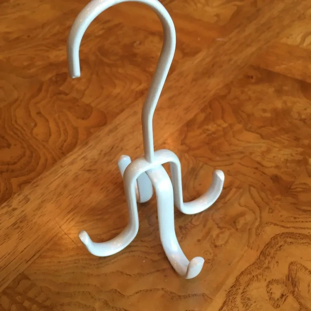 CLOSET HOOK in Frosted Pearl